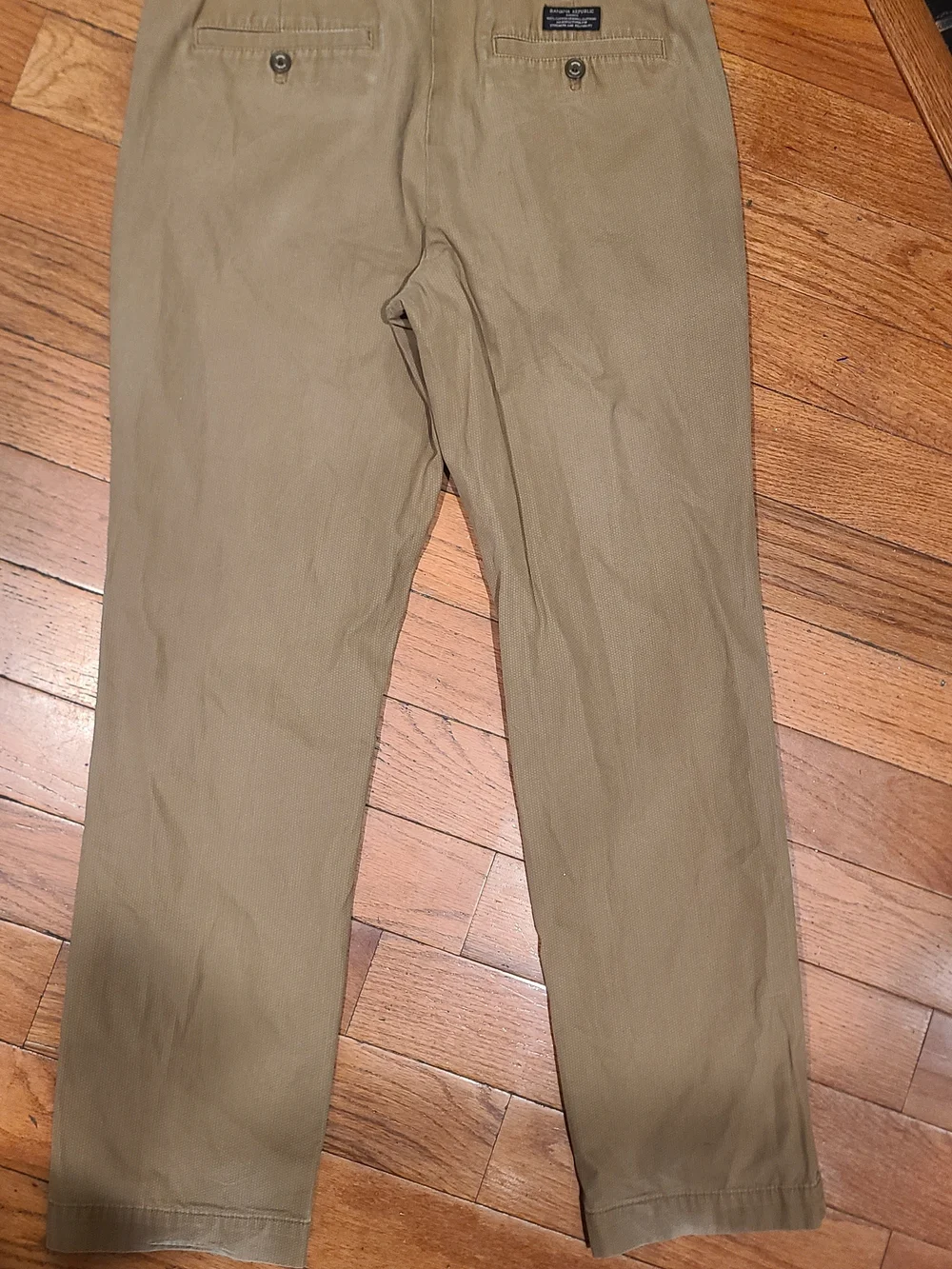 Banana Republic Men's Chinos in Olive-Tan